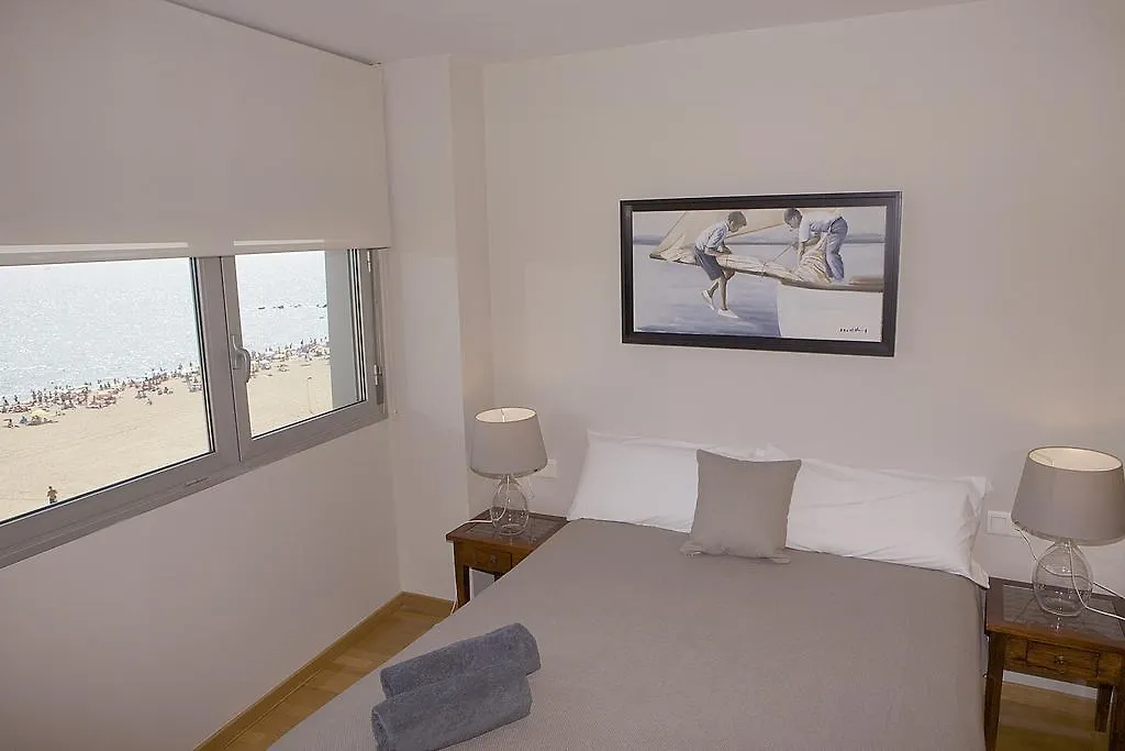 Great Sea-Side Barcelona Apartment バダロナ
