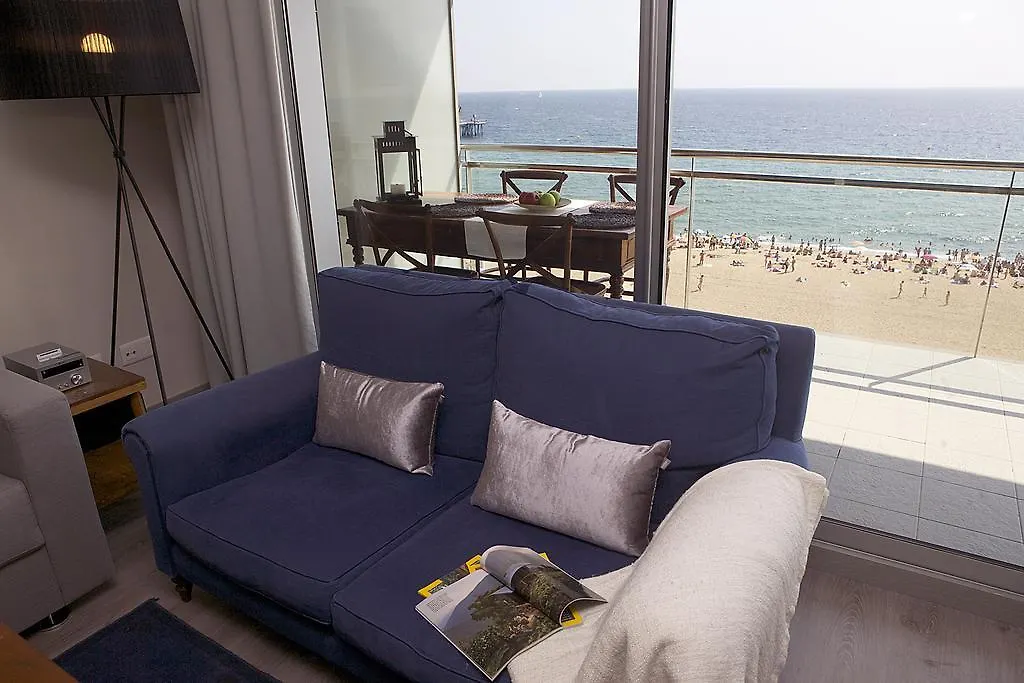 Great Sea-Side Barcelona Apartment バダロナ